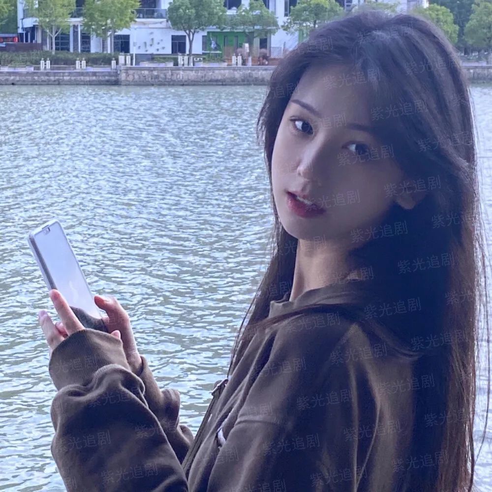 中年油腻大叔和厌世女孩儿