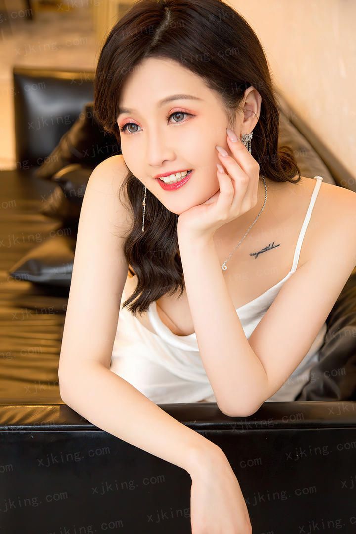 冷清总裁缠上我