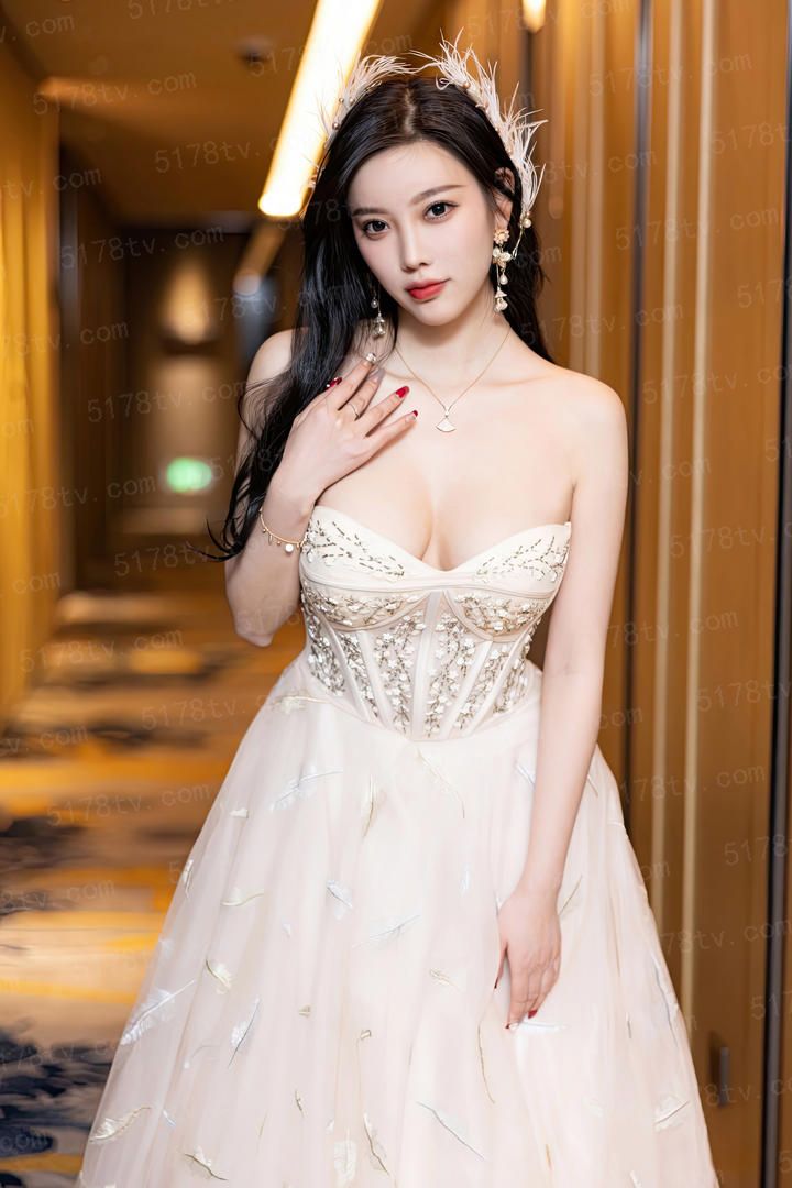 银银滚滚的若若卿
