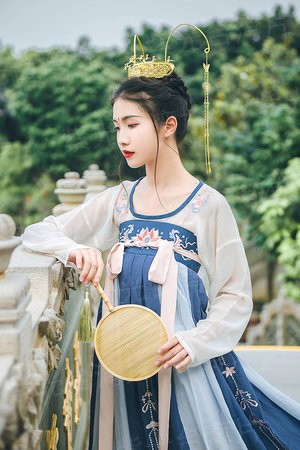 她是他的白月光